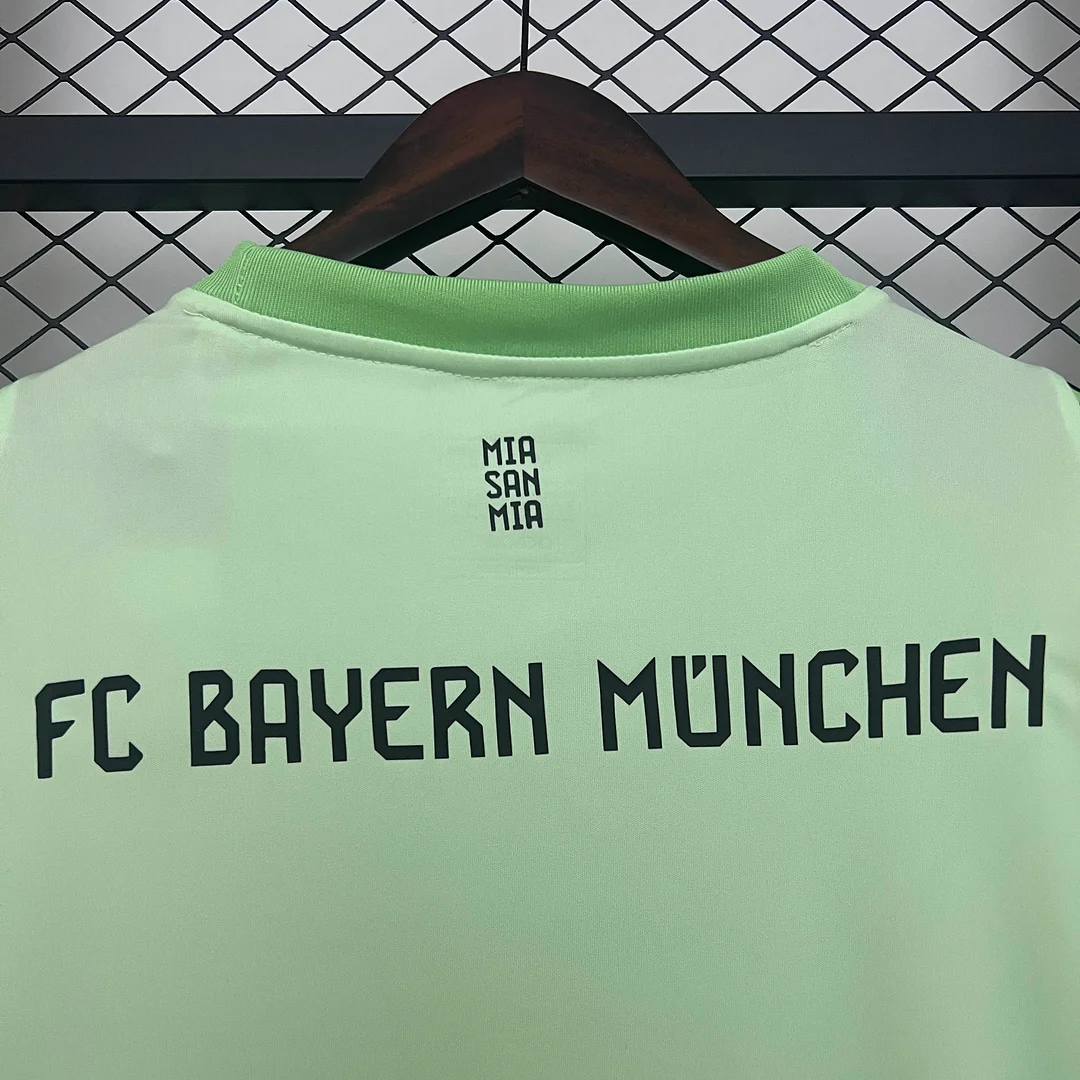 2025/2026 Bayern Munich Goalkeeper Green Football Jersey 1:1 Thai Quality - Image 6
