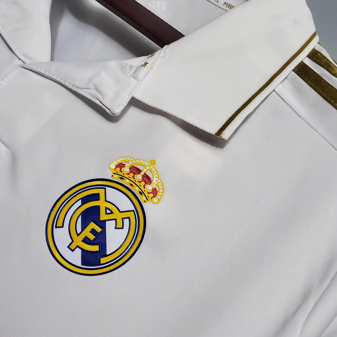 2011/2012 Retro Real Madrid Home - Image 5