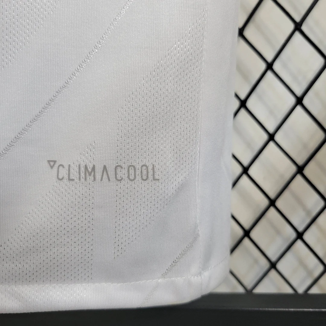 2017/2018 Retro Long Sleeve Real Madrid Home - Image 9