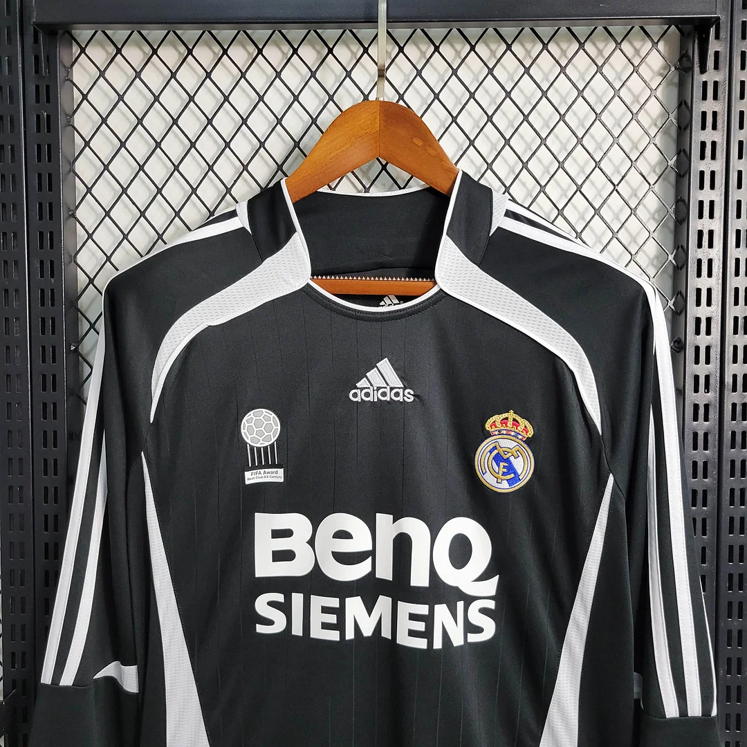 2006/2007 Retro Long Sleeve Real Madrid Away - Image 3