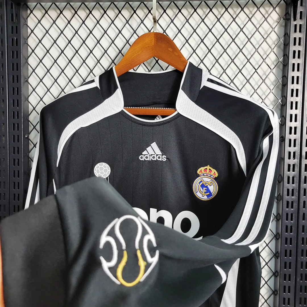 2006/2007 Retro Long Sleeve Real Madrid Away - Image 8