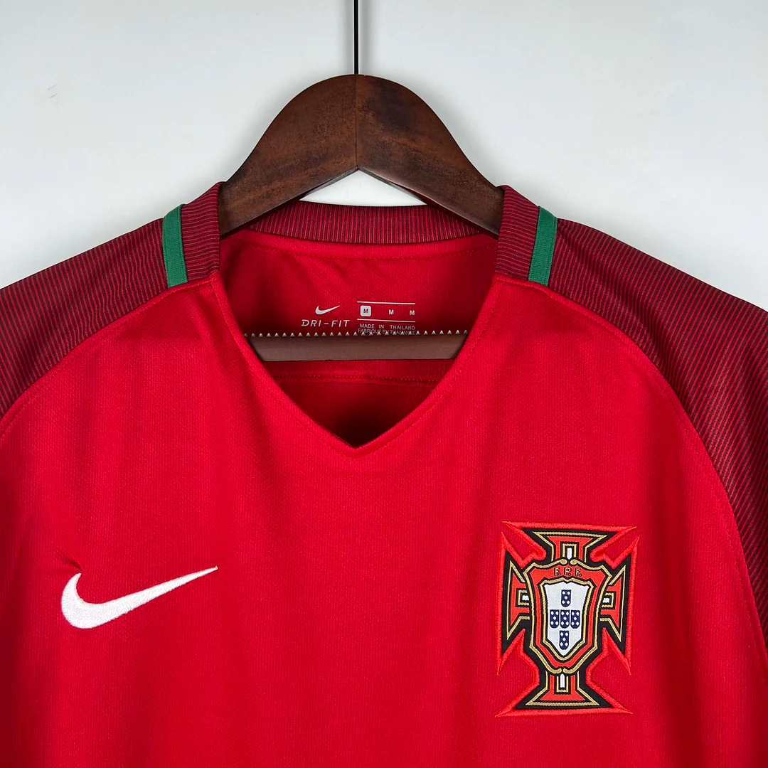2016 Retro Long Sleeve Portugal Home Football Shirt 1:1 Thai Quality - Image 3