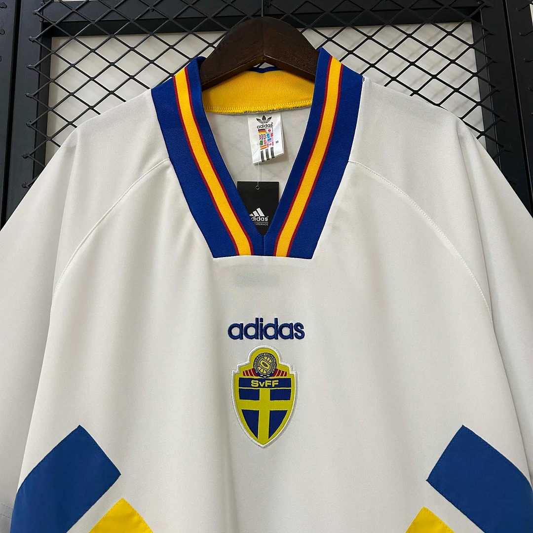 1994 Retro Sweden Away Football Shirt 1:1 Thai Quality - Image 3