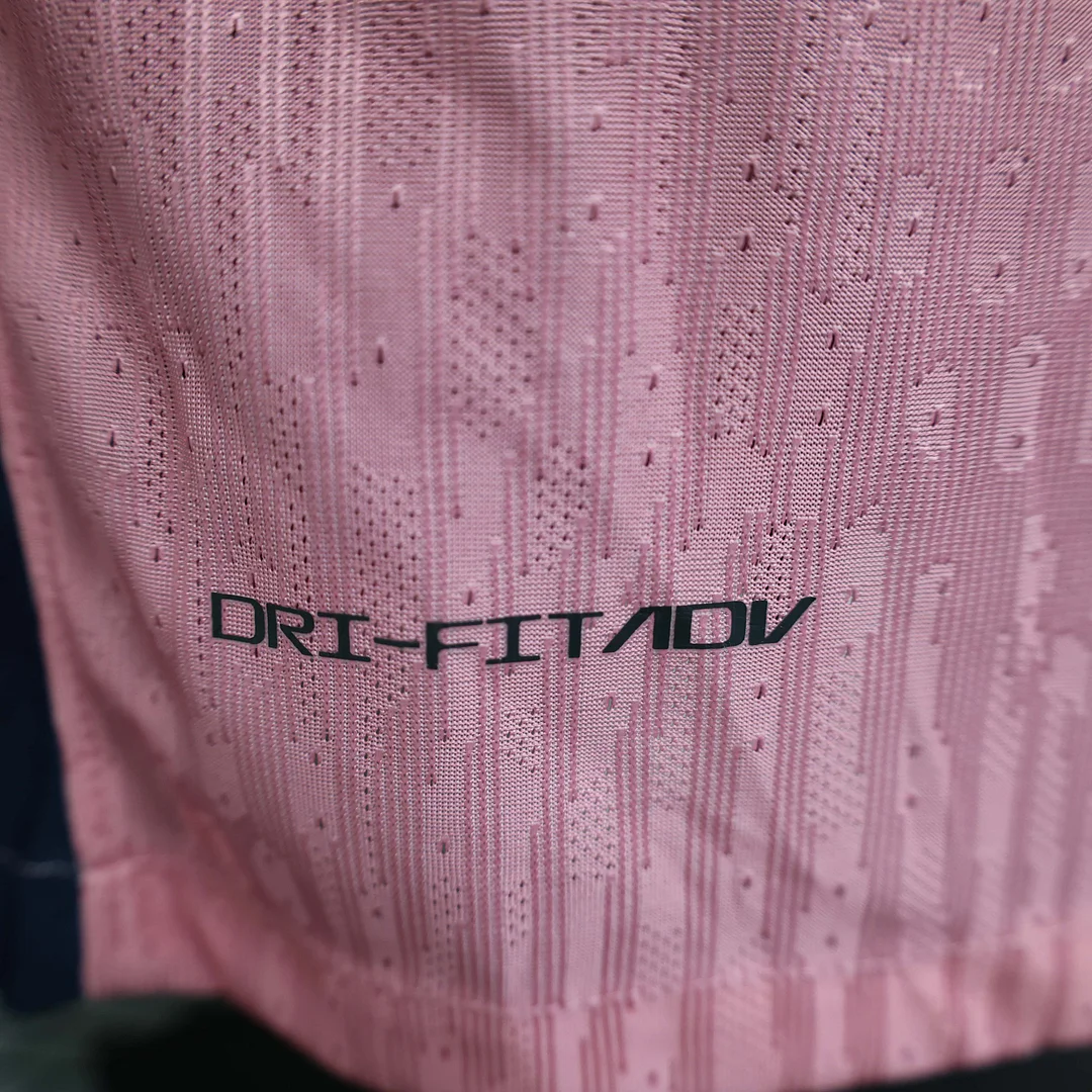 2025/2026 Player Version Barcelona Special Edition Pink Football Shirt 1:1 Thai Quality - Image 12