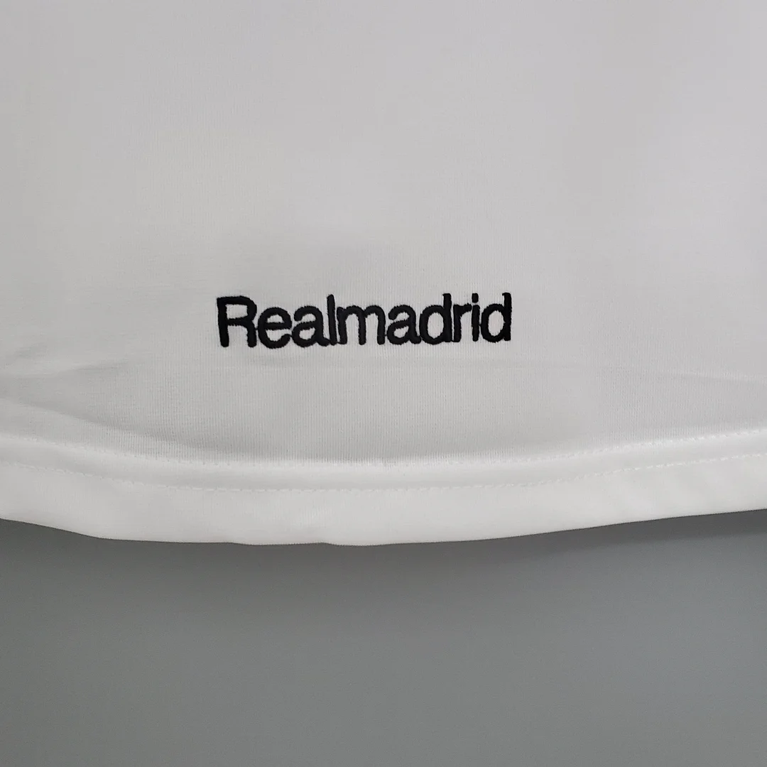 2005/2006 Retro Real Madrid Home - Image 10