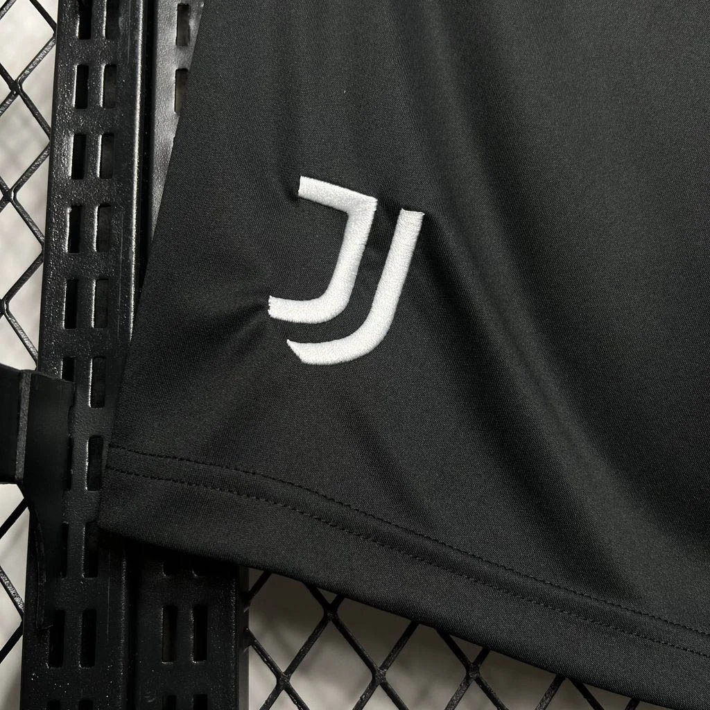 2024/2025 Juventus Home Shorts - Image 4